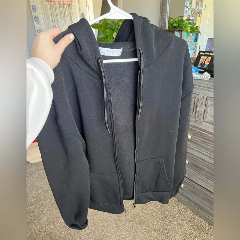 black zip up jacket